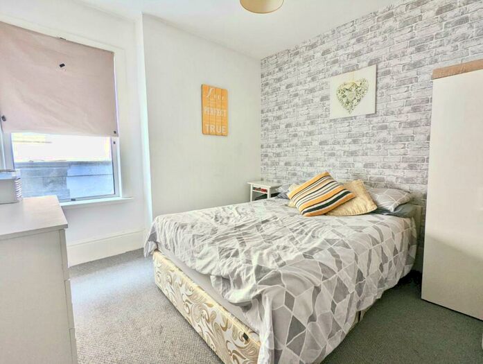 2 Bedroom Apartment To Rent In Osborne Road, Southsea, PO5