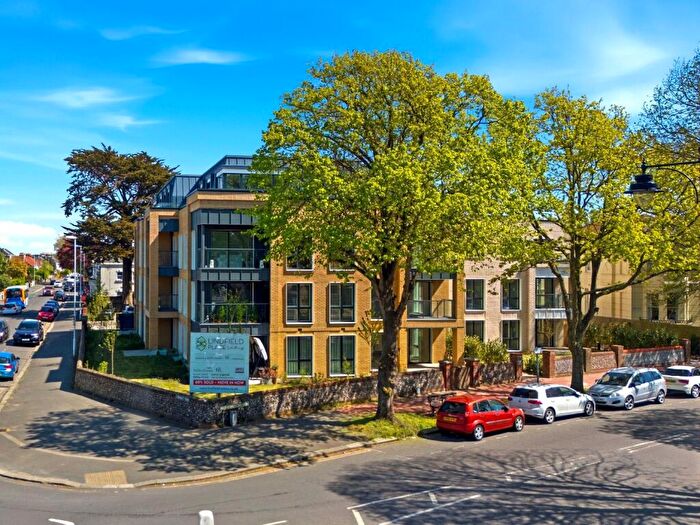 2 Bedroom Apartment For Sale In Farncombe Road, Worthing, BN11