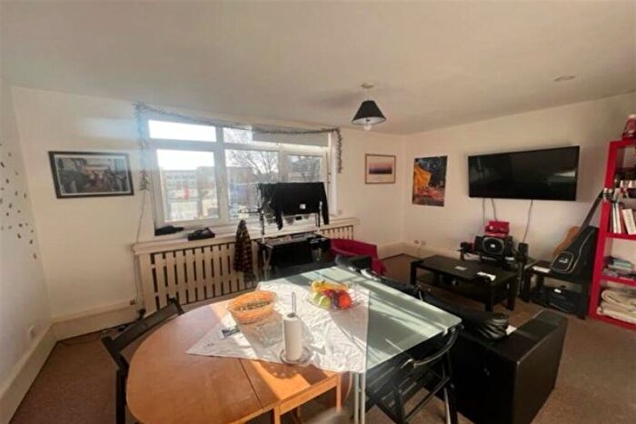 3 Bedroom Apartment To Rent In Wolffe Gardens, Stratford, Newham, London, E15