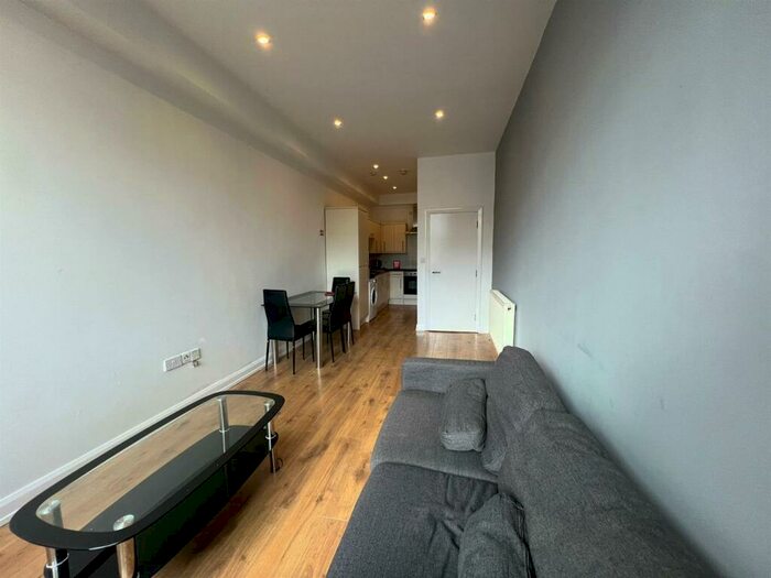 2 Bedroom Flat To Rent In Canal Road, Bradford, BD1