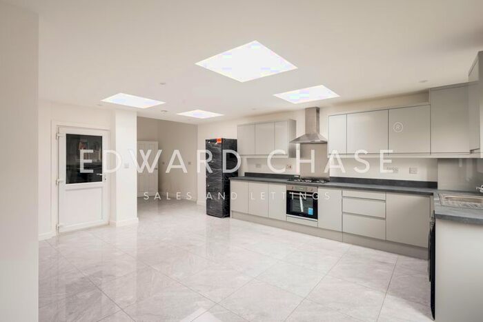 4 Bedroom Terraced House To Rent In Bedford Road, Ilford, IG1