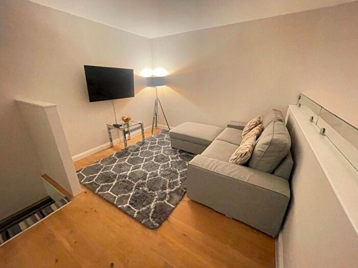 1 Bedroom Flat To Rent In Flat, Mcdonald Road, Broughton, Edinburgh, EH7