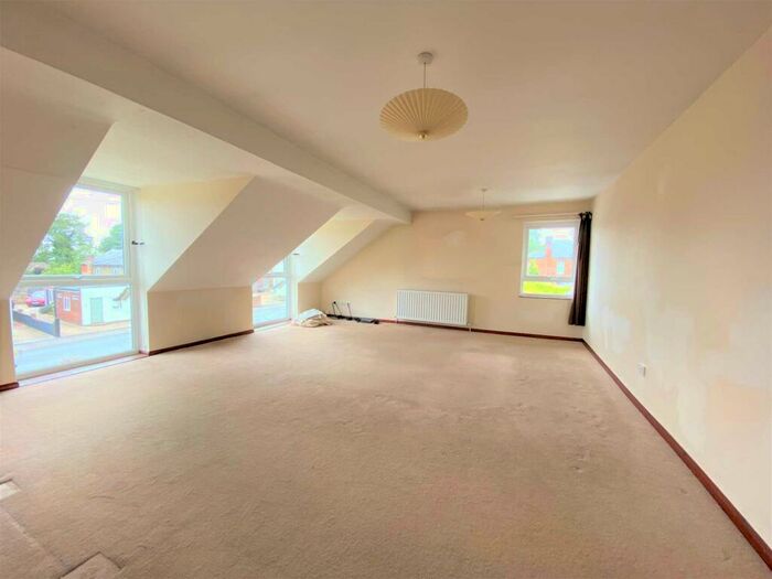 3 Bedroom Duplex To Rent In Wallace Drive, Eaton Bray, LU6