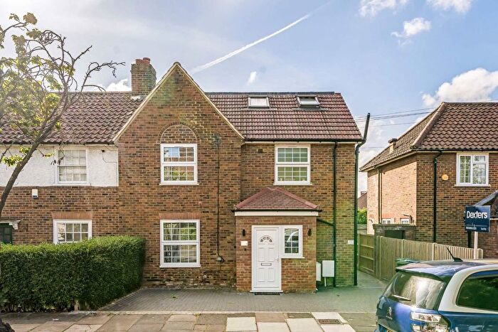 4 Bedroom Flat To Rent In Saxon Drive, Acton, W3