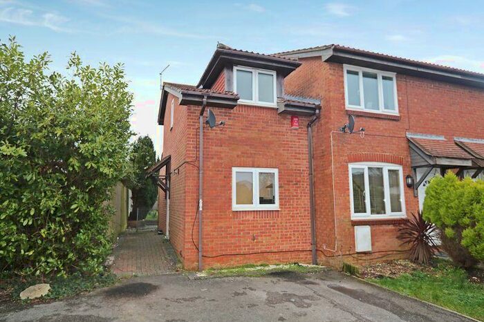 1 Bedroom Terraced House To Rent In Hollybrook Gardens, Locks Heath, SO31