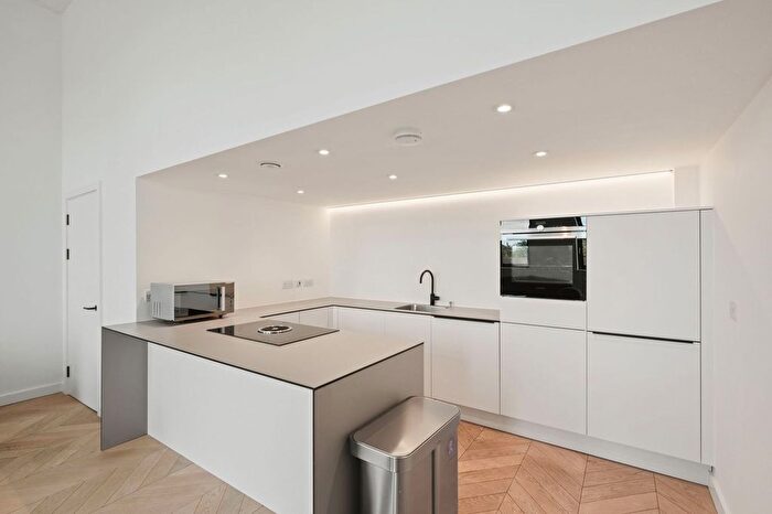 2 Bedroom Flat For Sale In Poplar Road, Solihull, B91