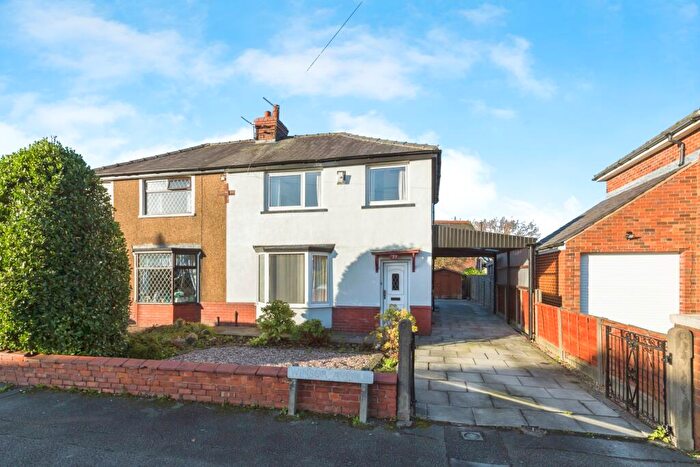 3 Bedroom Semi-Detached House For Sale In Winsor Avenue, Leyland, Lancashire, PR25