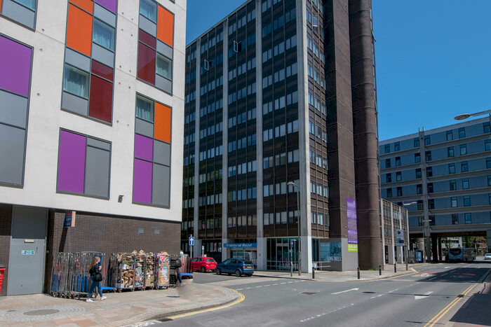 2 Bedroom Flat To Rent In Isambard Brunel Road, PO1