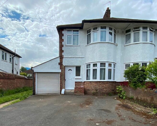 Houses for sale & to rent in UB1 3DU, Lyndhurst Avenue,,Norwood Green