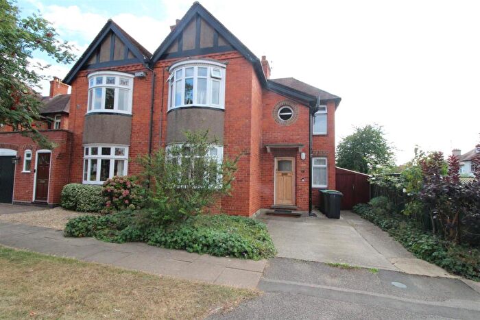 3 Bedroom Semi-Detached House To Rent In Blenheim Avenue, Stony Stratford, Milton Keynes, MK11