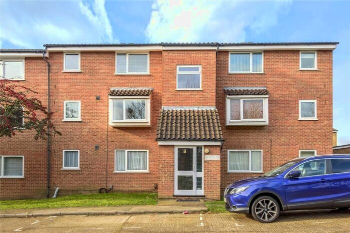 Studio To Rent In Aylsham Drive, Ickenham, Uxbridge, UB10