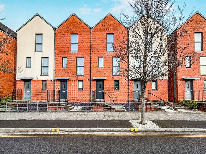 3 Bedroom Town House For Sale In Langdon Road, Swansea, SA1