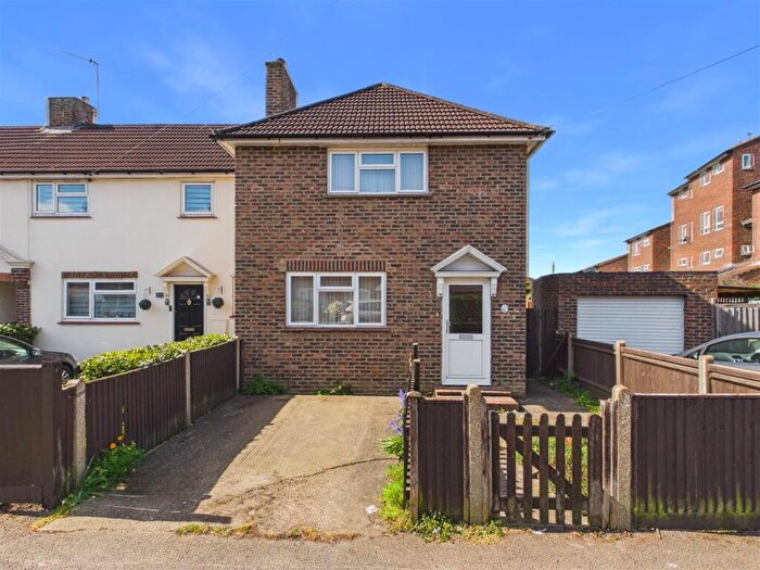 2 Bedroom End Of Terrace House For Sale In Ambleside Avenue, Walton-on-Thames, KT12