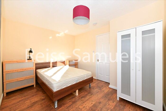 5 Bedroom Town House To Rent In Cahir Street, London, E14