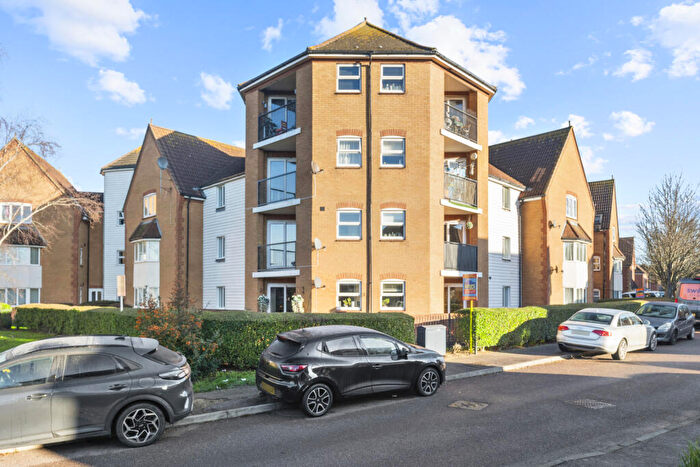 2 Bedroom Apartment For Sale In Chelsea Gardens, Harlow, Essex, CM17