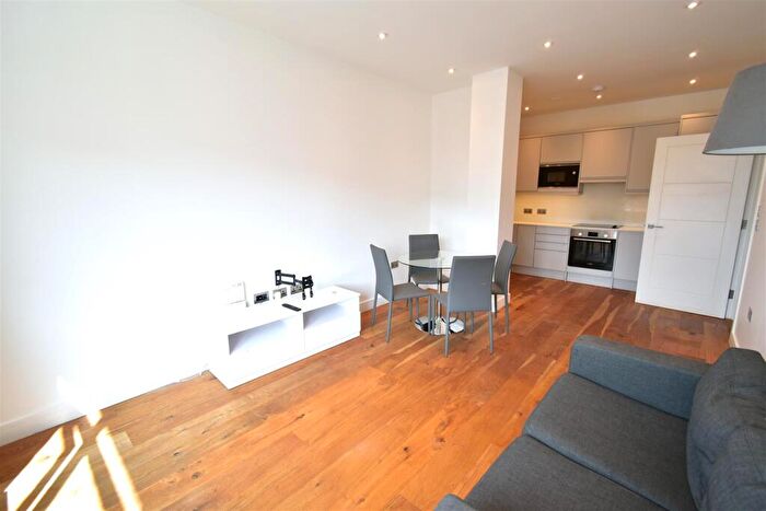 1 Bedroom House To Rent In Stoke Road, Slough, SL2