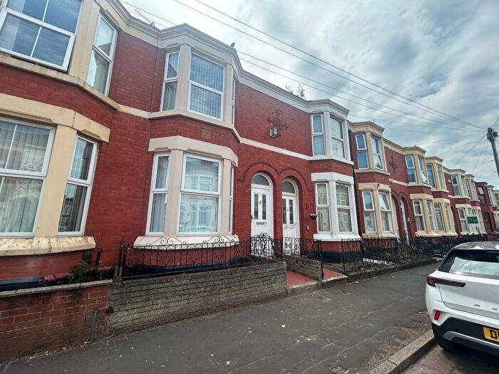 2 Bedroom House To Rent In Guelph Street, L7