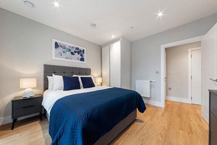 2 Bedroom Flat To Rent In Plough Lane, London, SW17