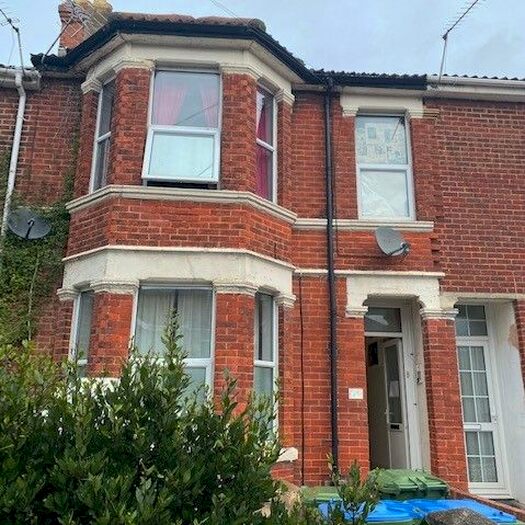 1 Bedroom Flat To Rent In Sholing Road, Southampton, SO19