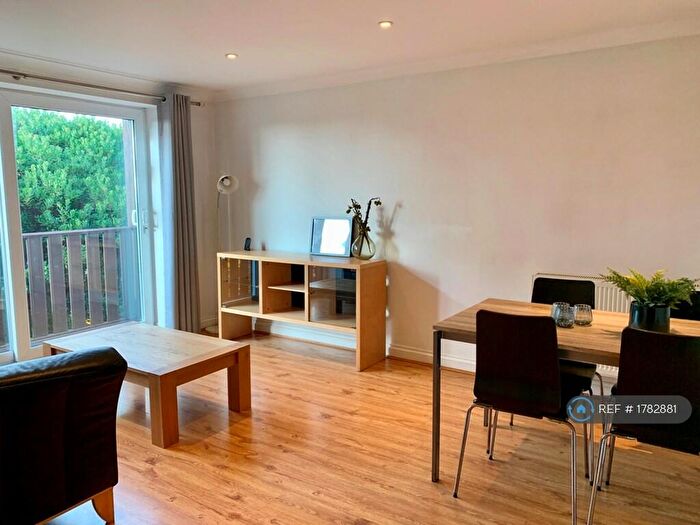 2 Bedroom Flat To Rent In Hill Lane, Southampton, SO15