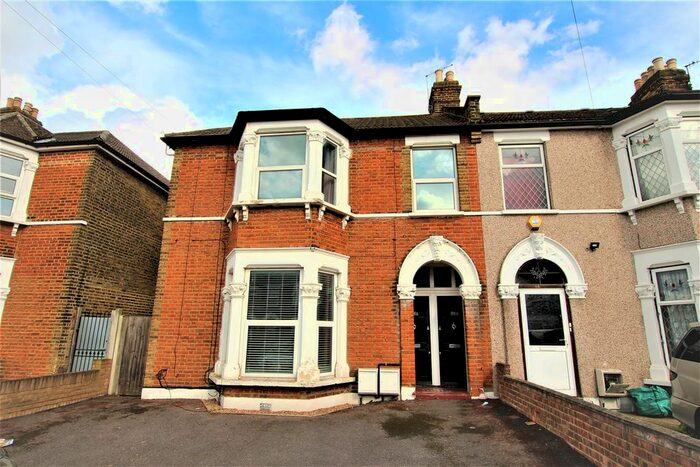 2 Bedroom Flat To Rent In Kingswood Road, Seven Kings, Ilford, IG3