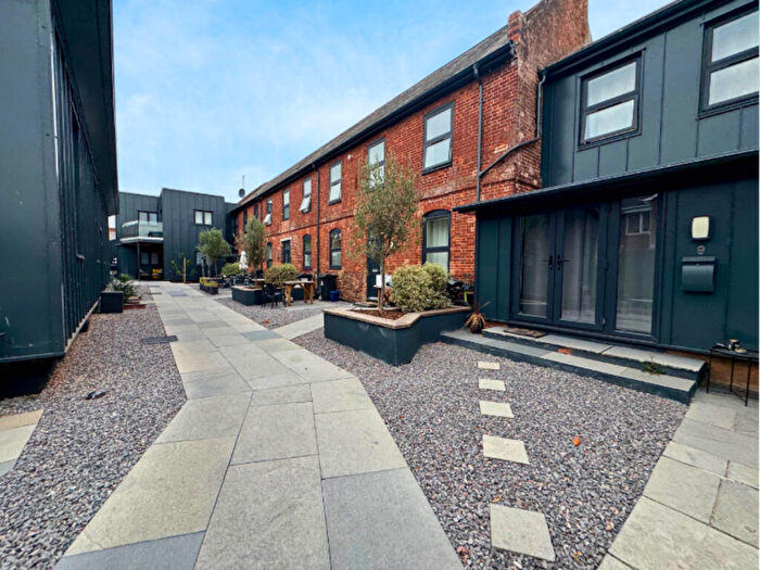 2 Bedroom Flat To Rent In The Green, Cullompton, EX15