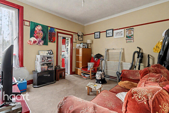 3 Bedroom Terraced House For Sale In Thornhill Road, Croydon, CR0