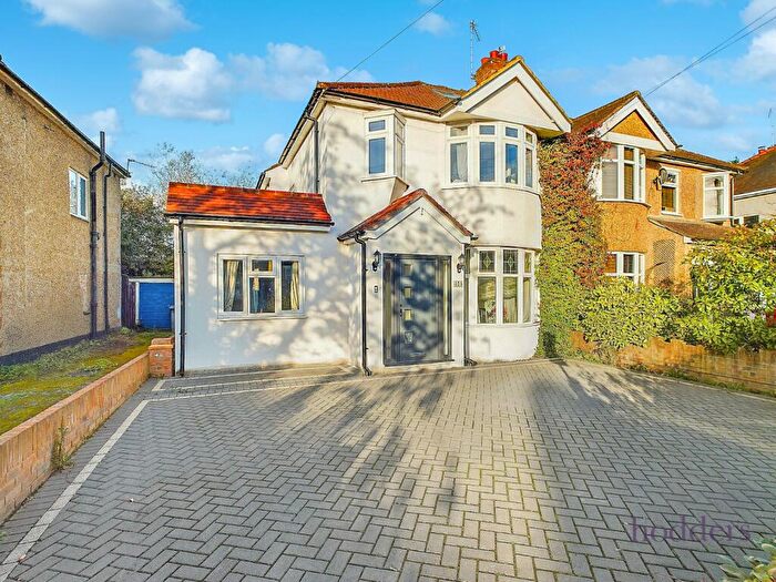 4 Bedroom Semi-Detached House To Rent In Surrey, KT16
