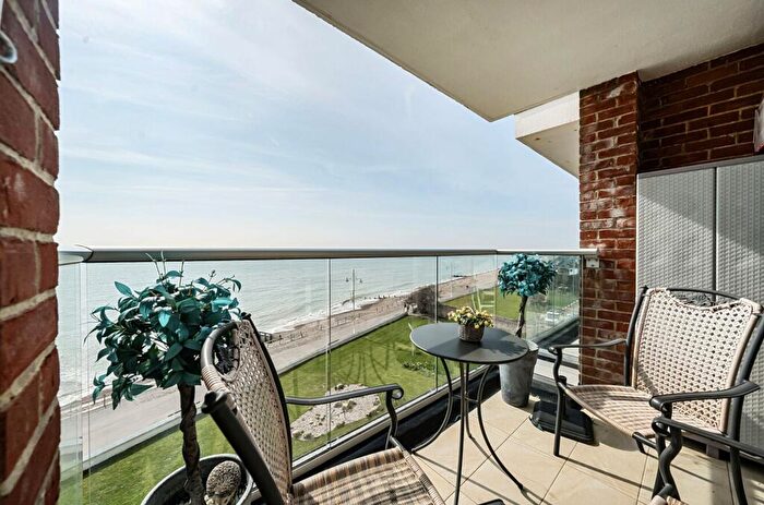 1 Bedroom Flat For Sale In Rock Gardens, Bognor Regis, PO21