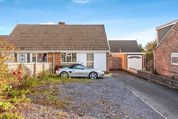 2 Bedroom Detached Bungalow For Sale In Pennine Close, Wakefield, WF2