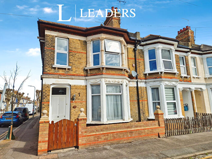 2 Bedroom Flat To Rent In Hamlet Road, Southend-On-Sea, SS1