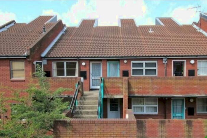 2 Bedroom Flat To Rent In Watlings Court, Norwich, NR2
