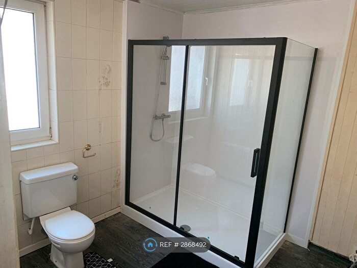 5 Bedroom Flat To Rent In Llangyfelach Road, Treboeth, Swansea, SA5