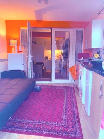 1 Bedroom Flat To Rent In Derwent Drive, Hayes, UB4