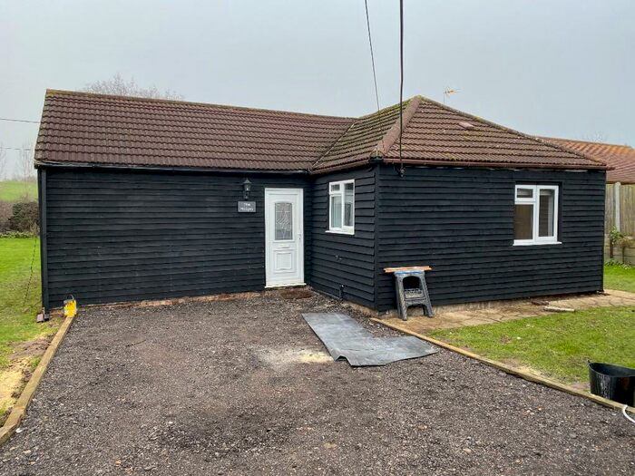 2 Bedroom Detached Bungalow To Rent In Cranleigh Gardens, SS5