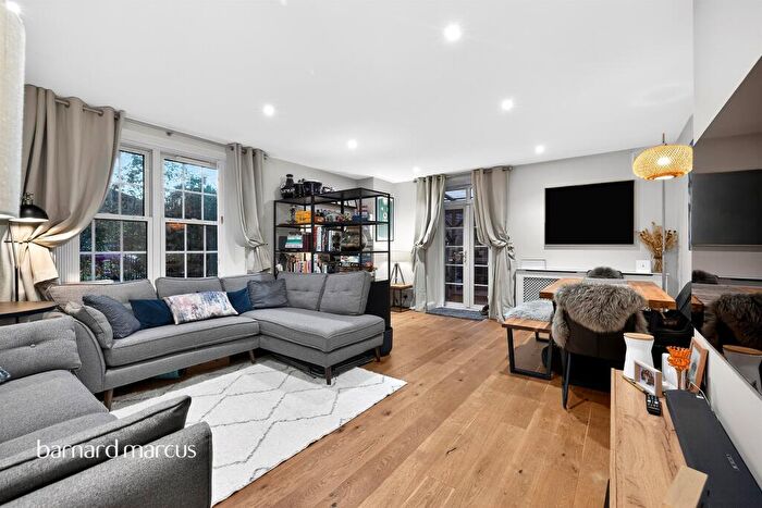 2 Bedroom Flat For Sale In Othello Close, London, SE11