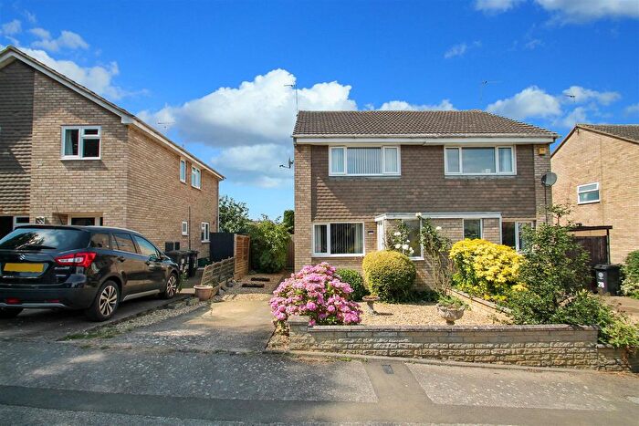 2 Bedroom Semi-Detached House For Sale In Navisford Close, Thrapston, NN14