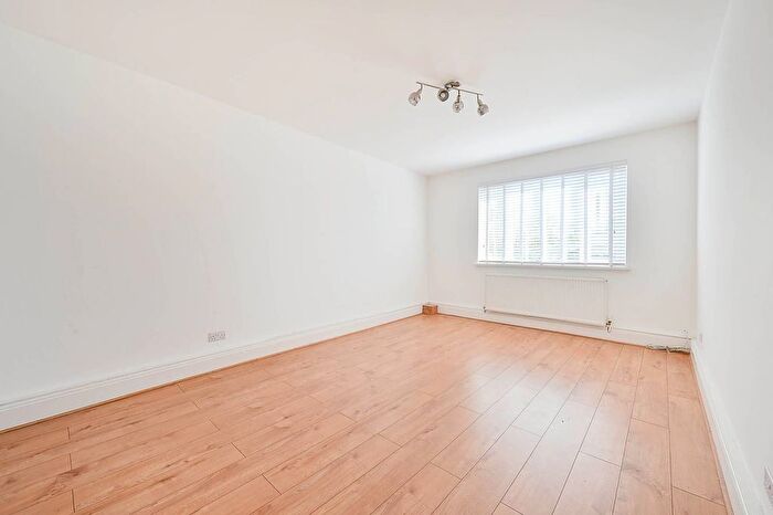1 Bedroom Flat To Rent In Robin Hood Way, Kingston Vale, London, SW15