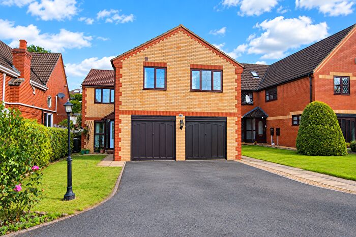 4 Bedroom Detached House For Sale In Drayton Place, Irthlingborough, NN9