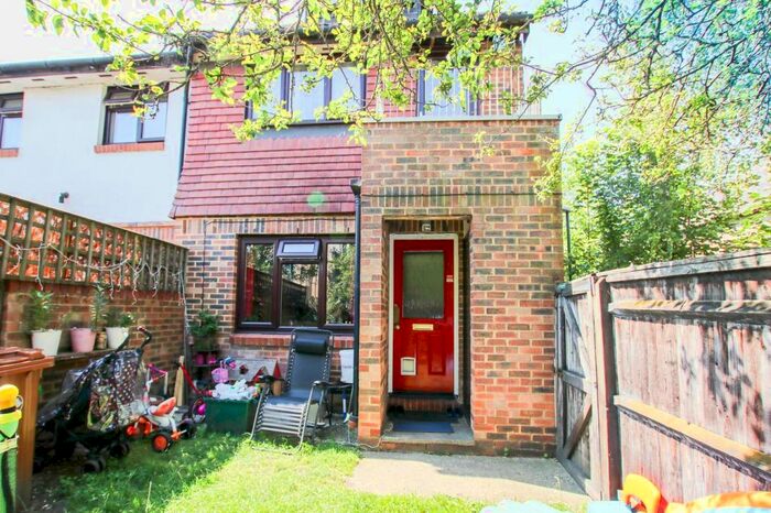 1 Bedroom Maisonette To Rent In Vellum Drive, Carshalton, SM5