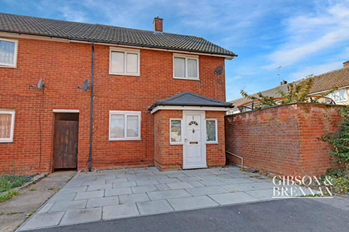 3 Bedroom End Of Terrace House For Sale In Spenders Close, Basildon, SS14