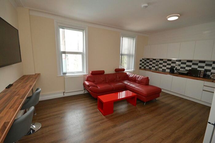 1 Bedroom Terraced House To Rent In Room, Faringdon Road, Swindon, Wiltshire, SN1