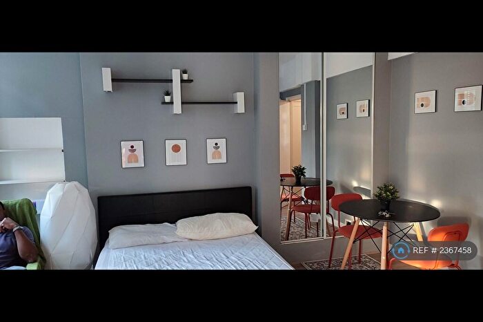 Studio To Rent In St. Marys Estate, London, SE16