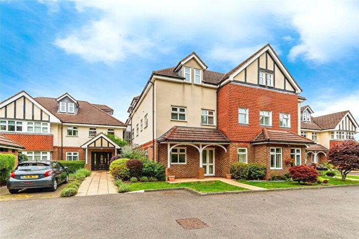 1 Bedroom Flat For Sale In Wren Court (Warlingham), Warlingham, CR6