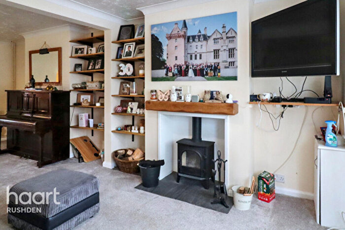 2 Bedroom Semi Detached House For Sale In St Margarets Avenue, Rushden, NN10