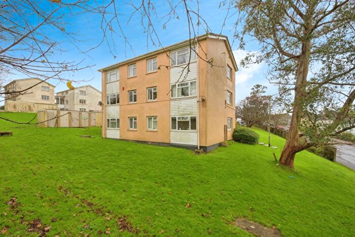 3 Bedroom Maisonette For Sale In Barne Close, St Budeaux, Plymouth, PL5