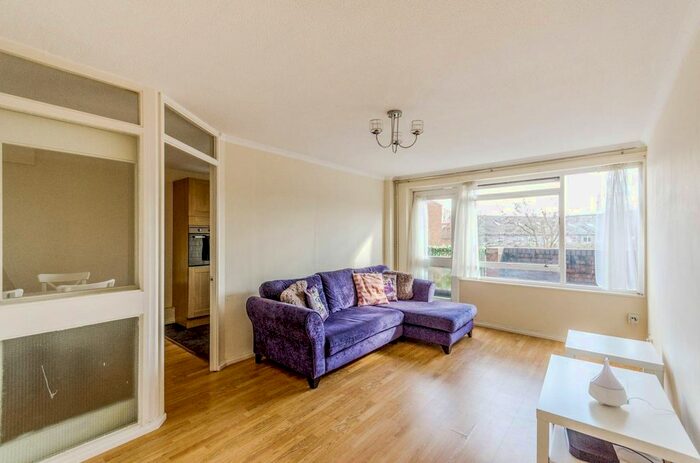 2 Bedroom Maisonette To Rent In Outram Place, Islington, London, N1