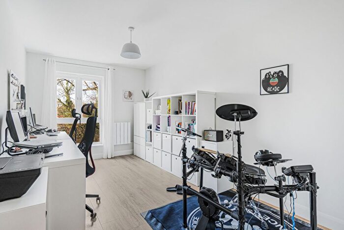 2 Bedroom Flat For Sale In Egrove Close, Oxford, OX1