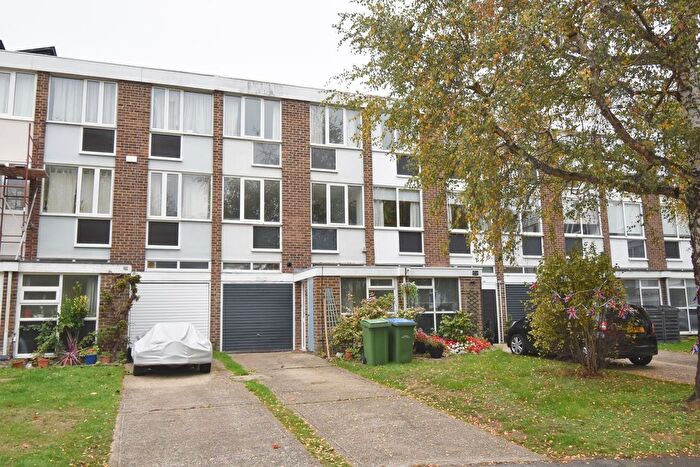 4 Bedroom Town House To Rent In Silver Tree Close, Walton-On-Thames, KT12