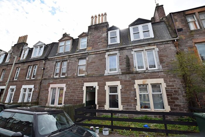 2 Bedroom Flat To Rent In F Ballantine Place, Perth, PH1